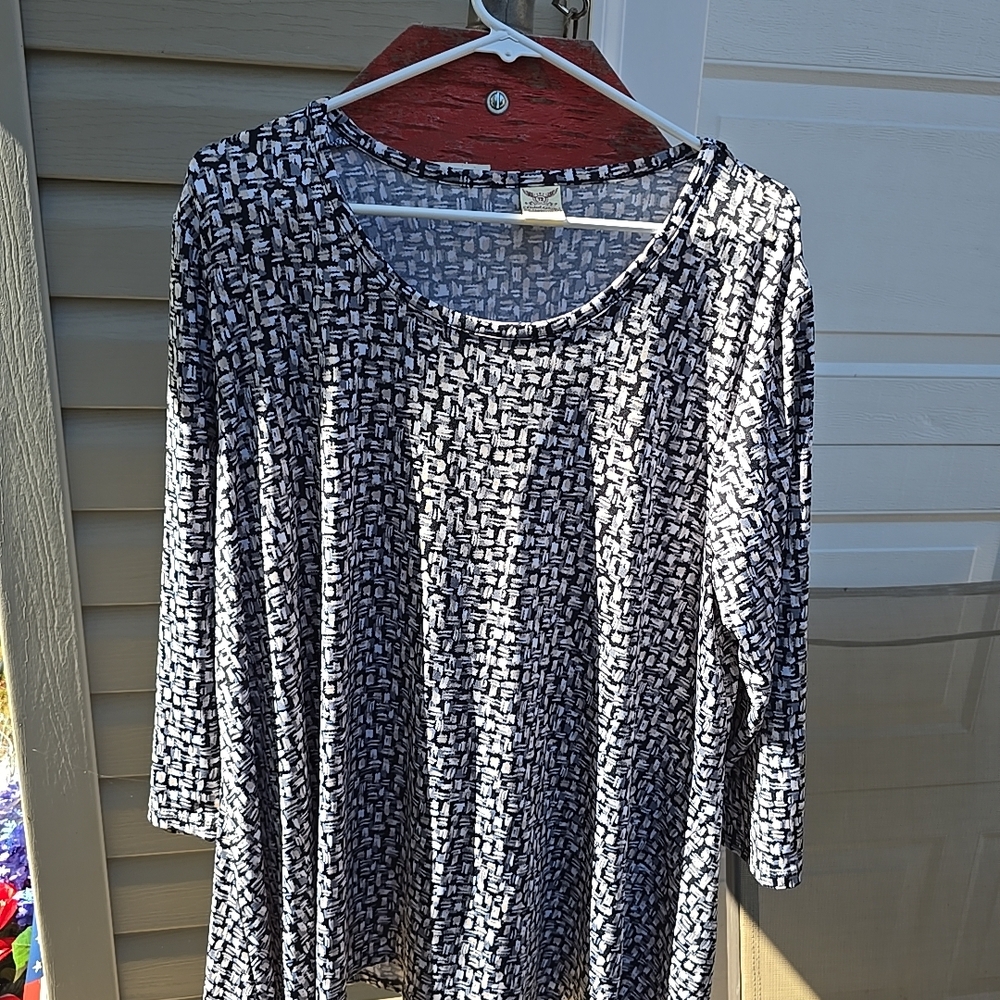 Faded Glory Monochrome Geometric Blouse